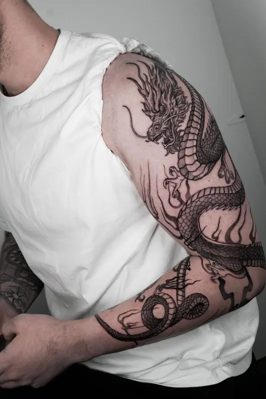 Microrealism Tattoo von Wanja — Japanischer Drache und Schlange, Memorink Heilbronn